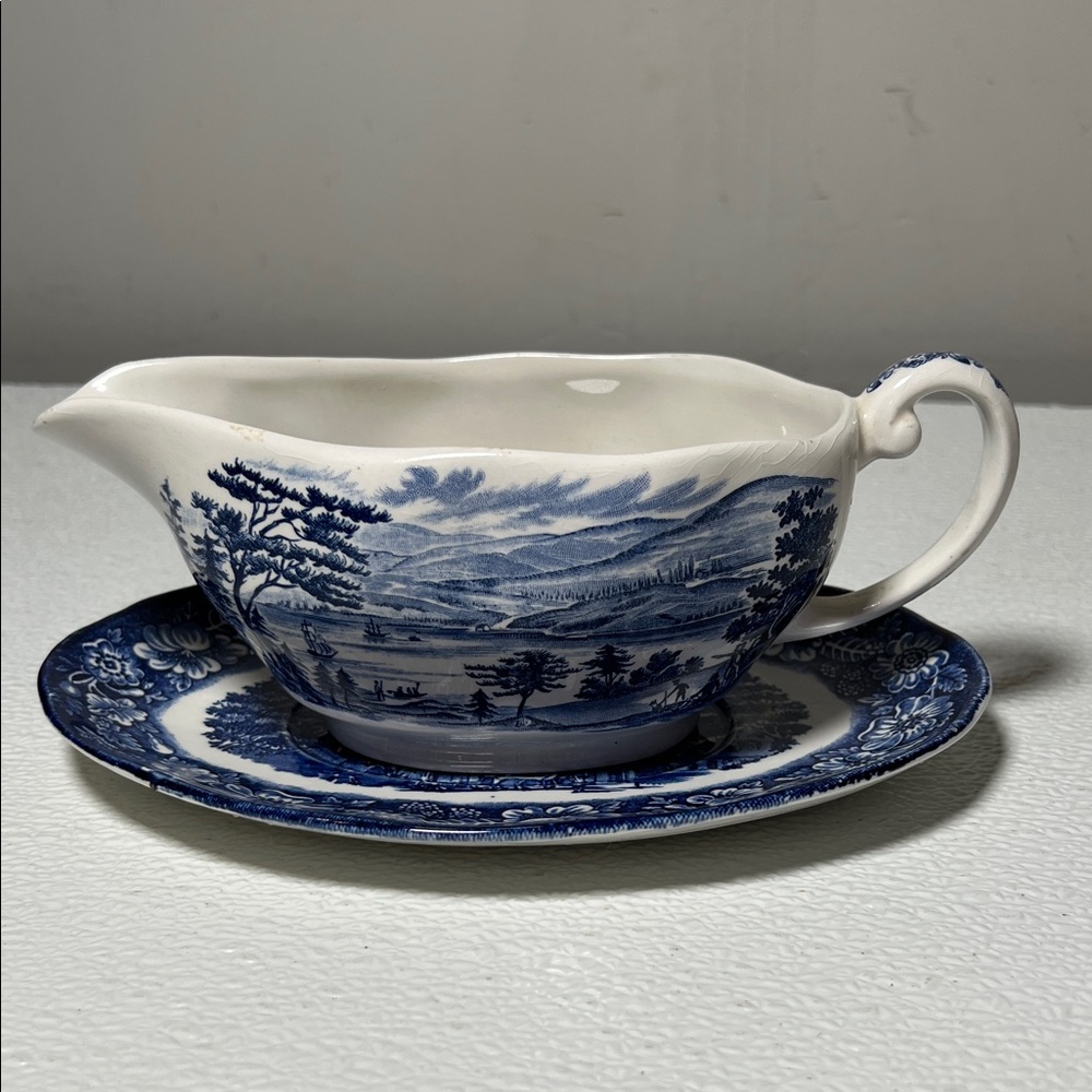 Vintage 70's Liberty Blue Historic Colonial Scenes Gravy Boat w/ Liner Plate